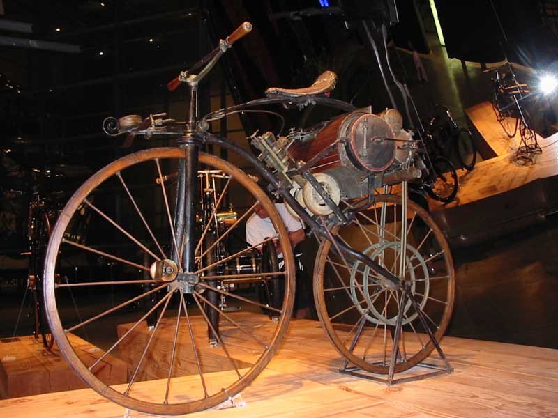 Chiếc xe gắn máy đầu tiên tại Pháp