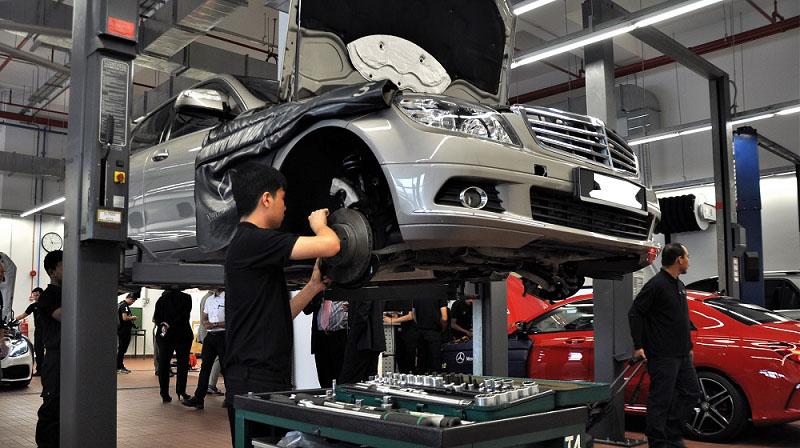 Gara ô tô chuyên nghiệp cần được trang bị đầy đủ thiết bị và dụng cụ sửa chữa 