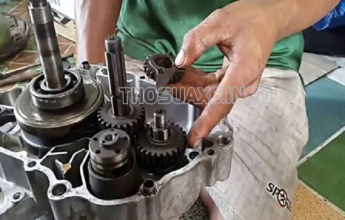 Cần nhận biết dầu hiệu xe máy bị bể hộp số để sửa chữa kịp thời