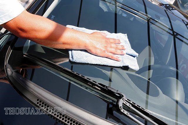 Nên sử dụng khăn mềm để lau xe sau khi rửa để bảo vệ bề mặt xe