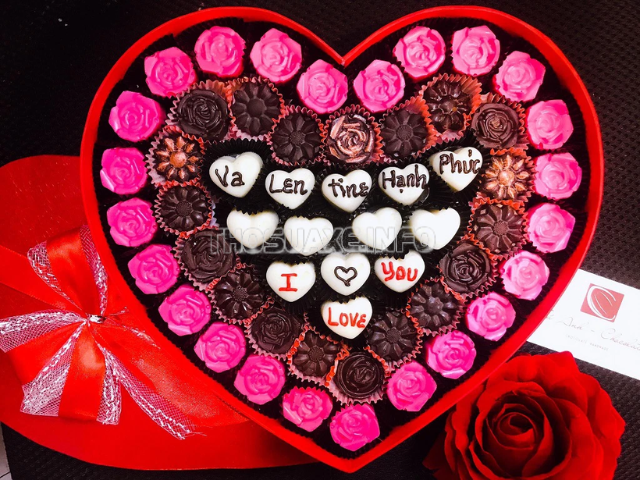 Valentine tặng socola 